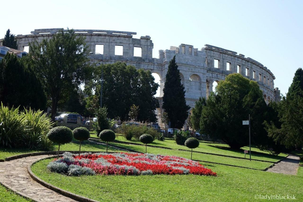 Pietas Iulia Pula Exterior foto